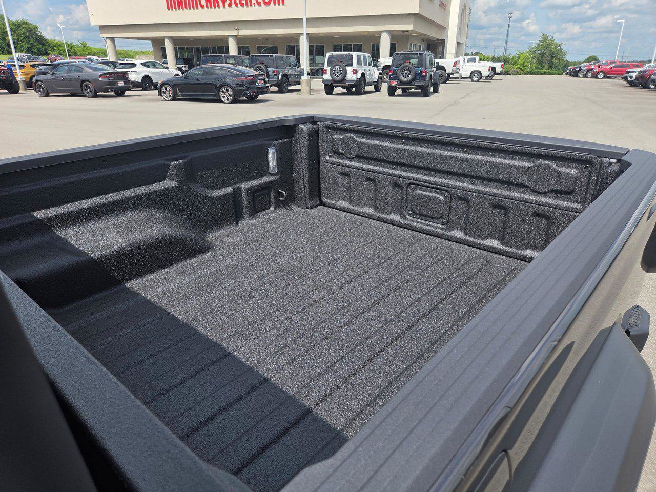 New 2025 Jeep Gladiator Sport S image 17