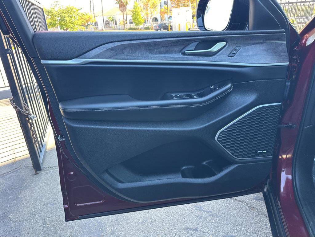 Used 2023 Jeep Grand Cherokee 4WD 4xe image 15