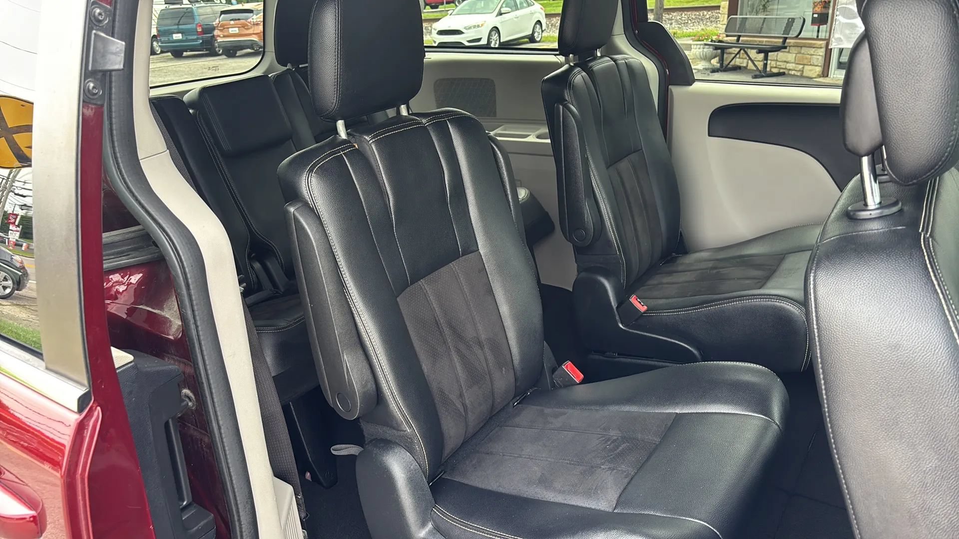 Used 2020 Dodge Grand Caravan SXT FWD image 36