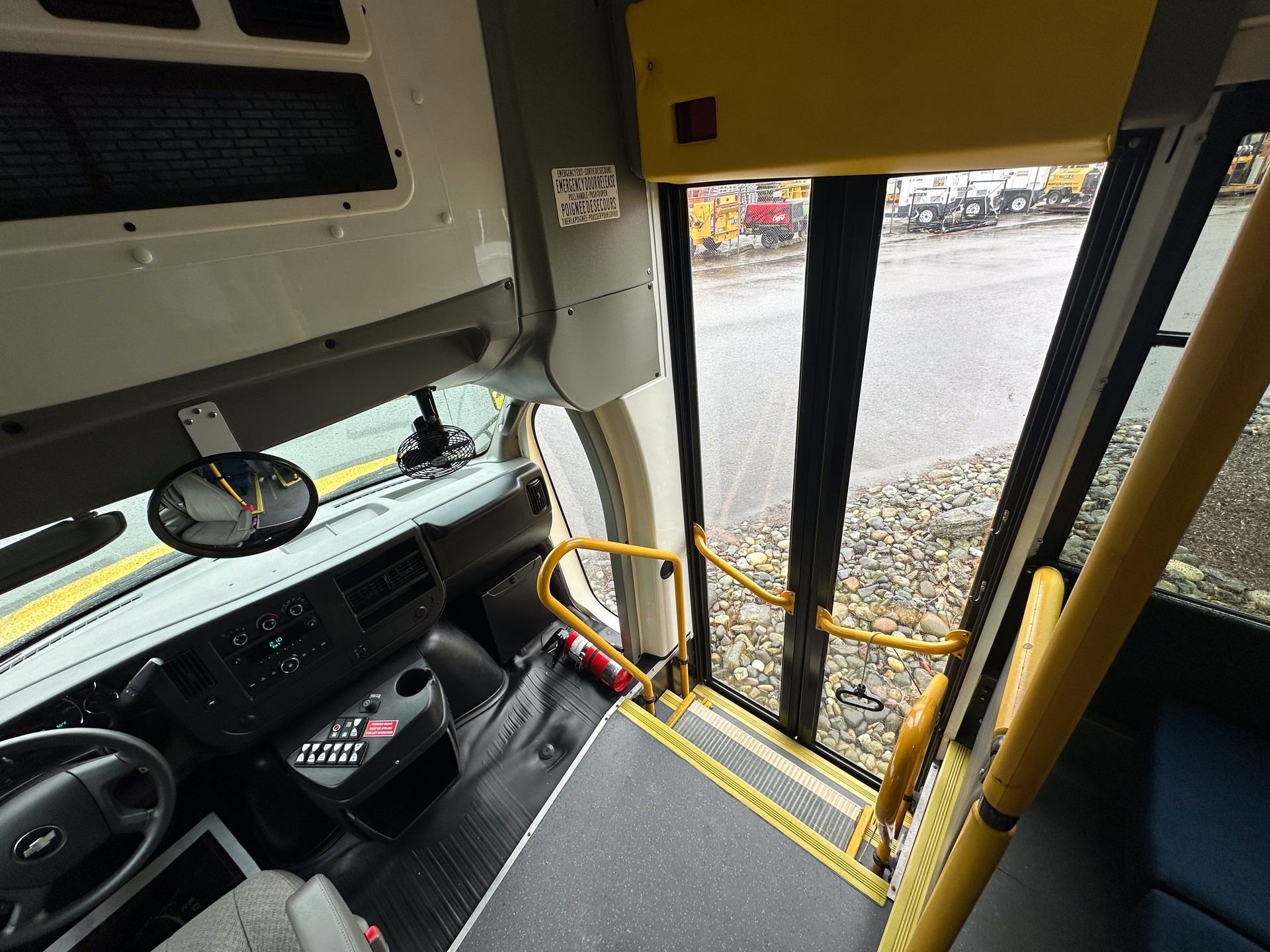 Used 2014 Chevrolet Express 4500 RWD image 13