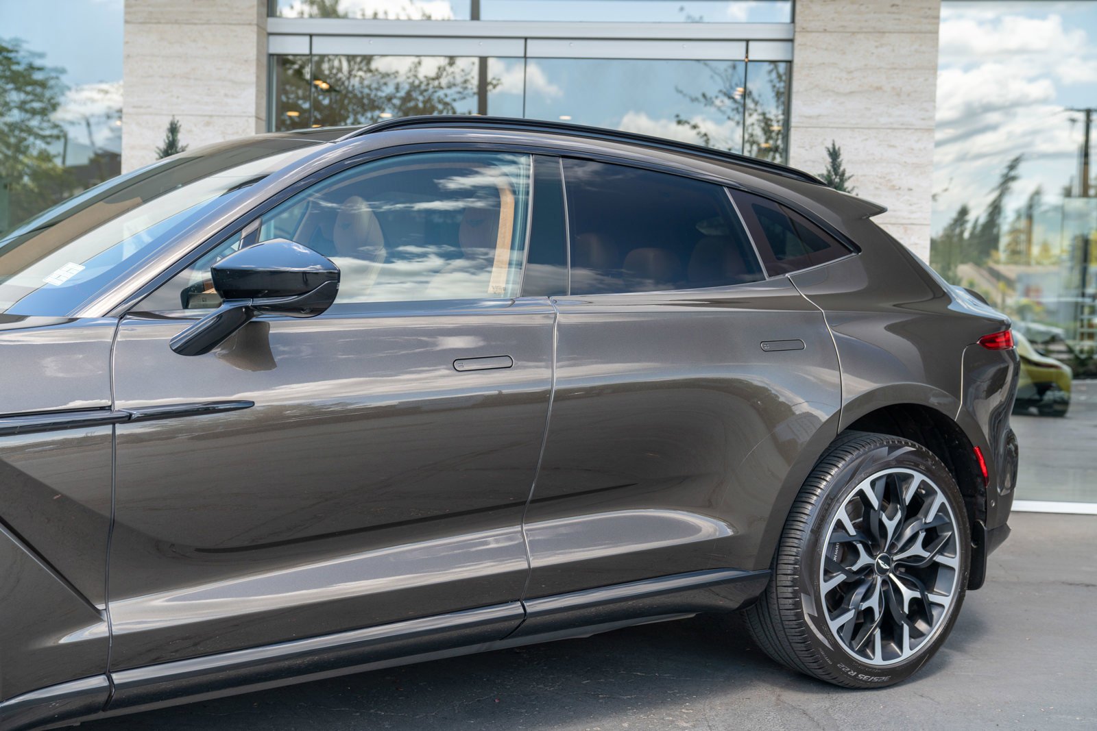 Used 2021 Aston Martin DBX image 50