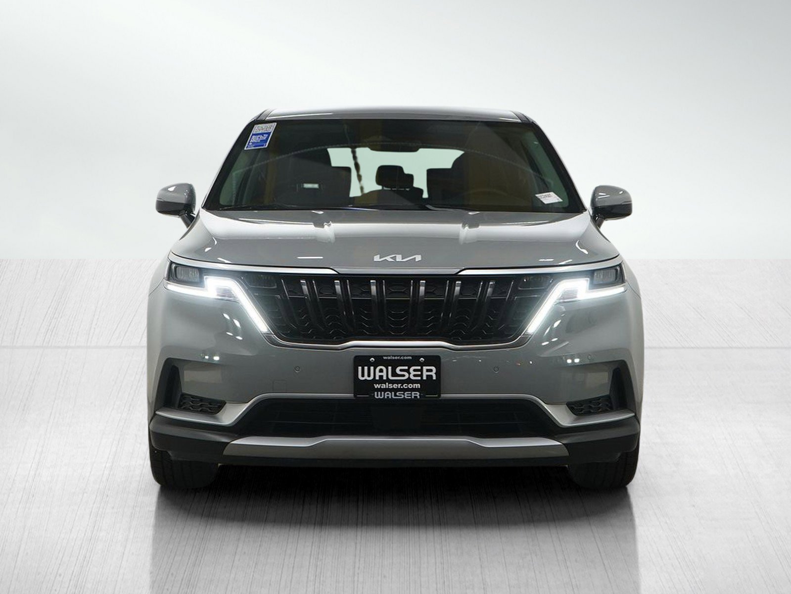 Used 2024 Kia Carnival EX image 8