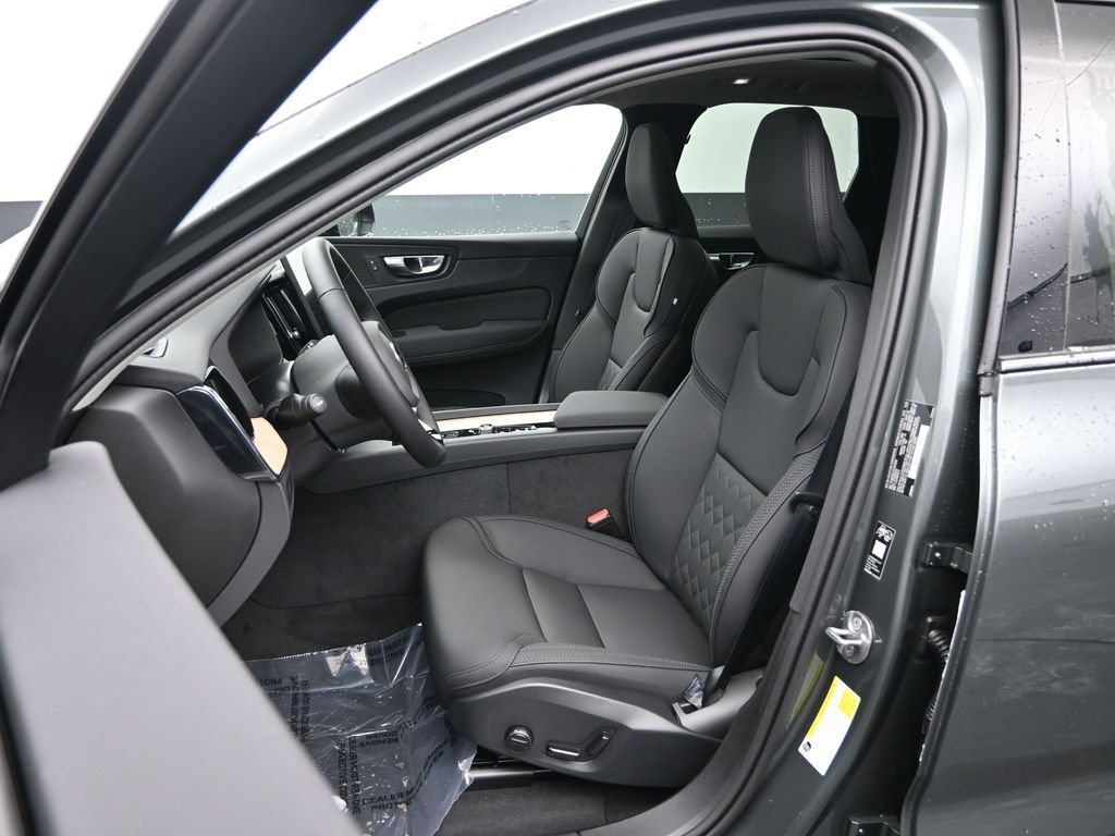 New 2026 Volvo XC60 B5 Core w/ Protection Package Premier AWD/4WD image 16