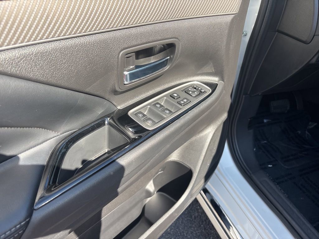 Used 2020 Mitsubishi Outlander SEL AWD/4WD image 14