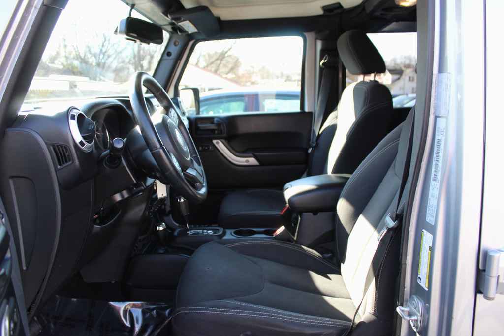 Used 2016 Jeep Wrangler Unlimited Sahara w/ Dual Top Group image 20