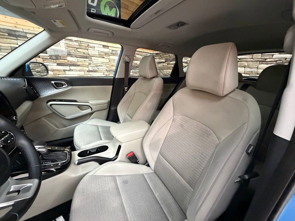 Used 2023 Kia Soul EX image 12