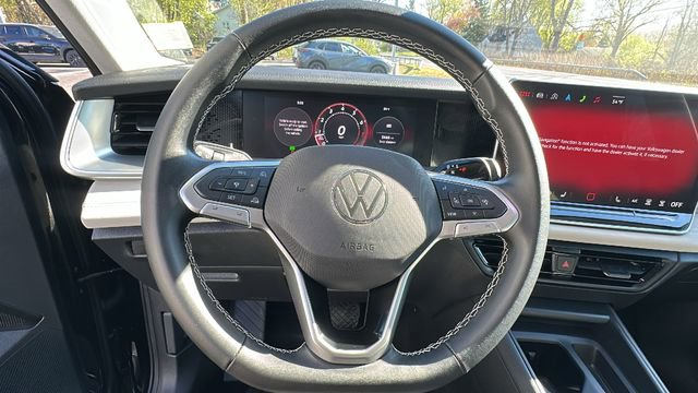 Used 2025 Volkswagen Tiguan SE AWD/4WD image 14