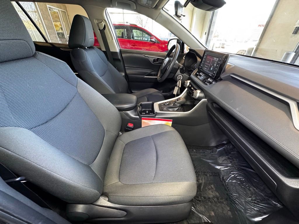 Certified 2022 Toyota RAV4 LE AWD/4WD image 47