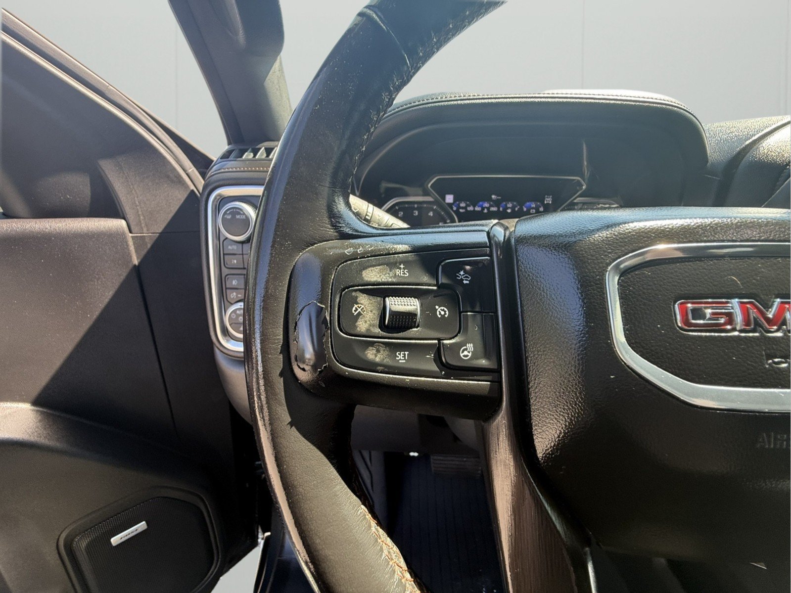 Used 2020 GMC Sierra 1500 AT4 w/ AT4 Premium Package AWD/4WD image 22