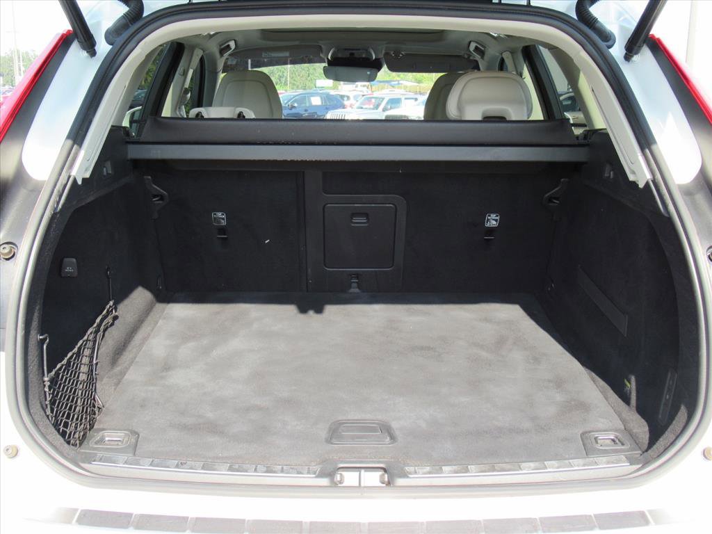 Used 2018 Volvo XC60 T6 Momentum w/ Convenience Package image 30