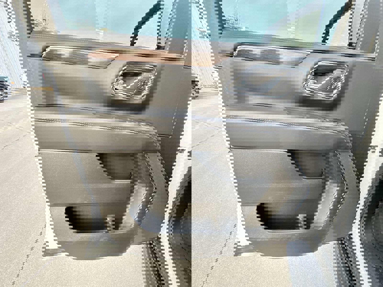 Used 2024 GMC Yukon XL SLE w/ Gmc Pro Safety Plus Package image 22