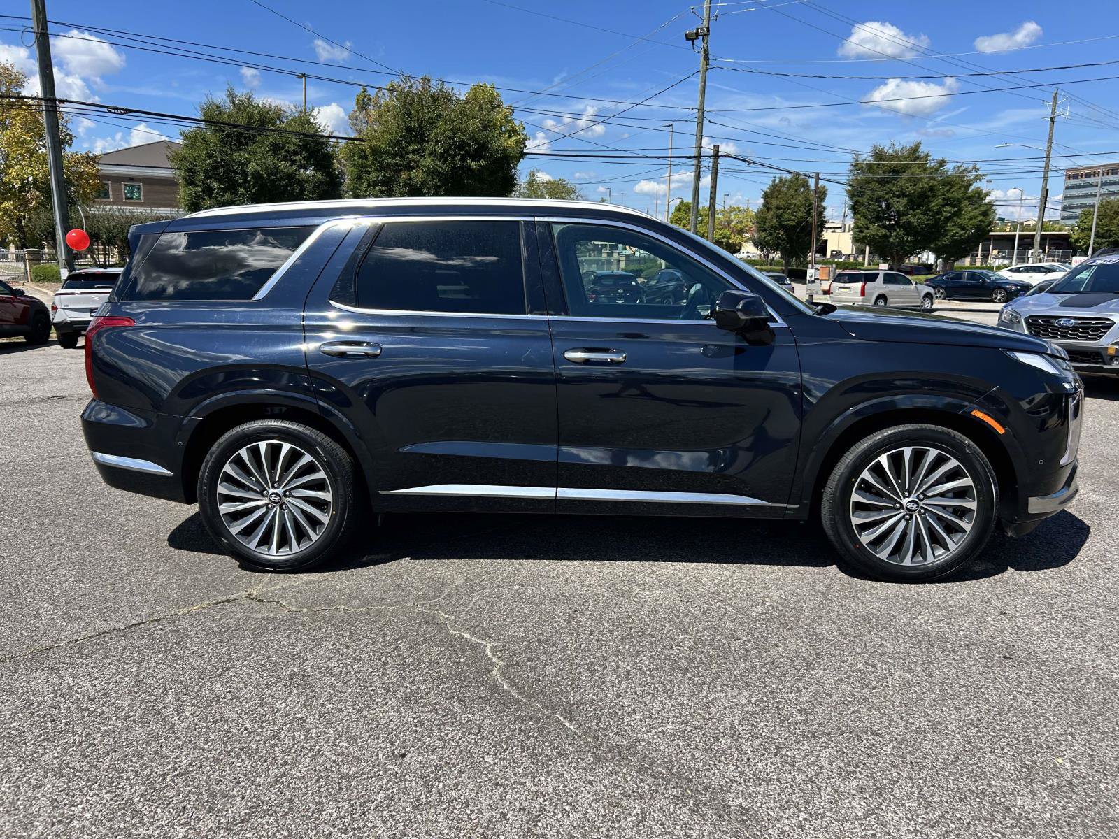 Certified 2025 Hyundai Palisade Calligraphy FWD image 2