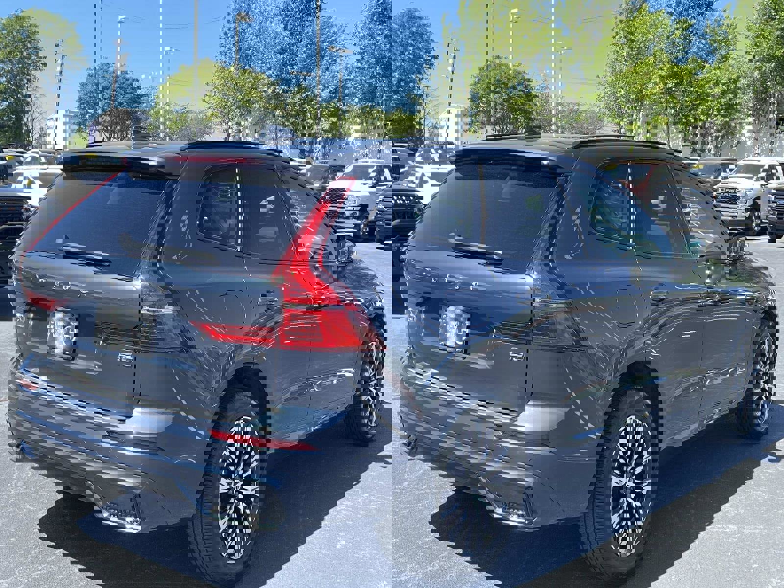 Used 2024 Volvo XC60 B5 Core w/ Protection Package Premier AWD/4WD image 7