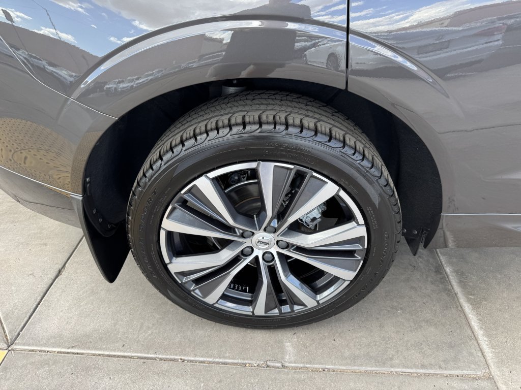 Used 2022 Volvo XC60 B5 Momentum FWD image 14