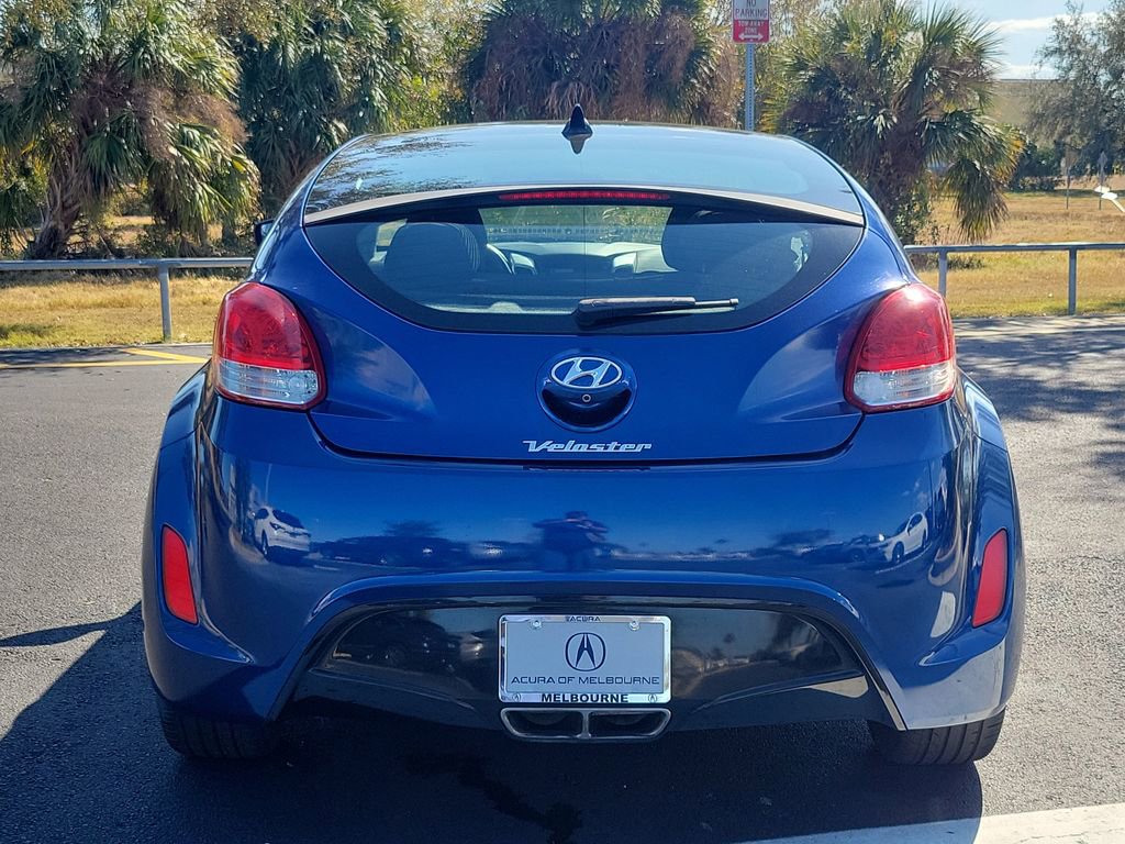 Used 2017 Hyundai Veloster Value Edition w/ Graphic Package (Lower Body) image 5