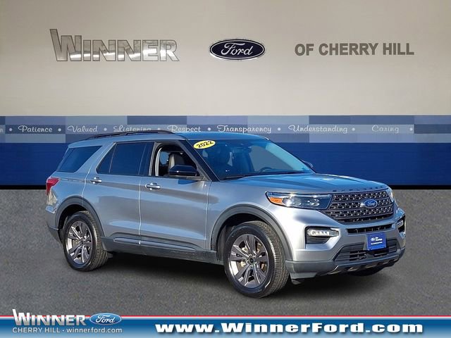 Certified 2022 Ford Explorer XLT w/ Equipment Group 202A AWD/4WD image 1