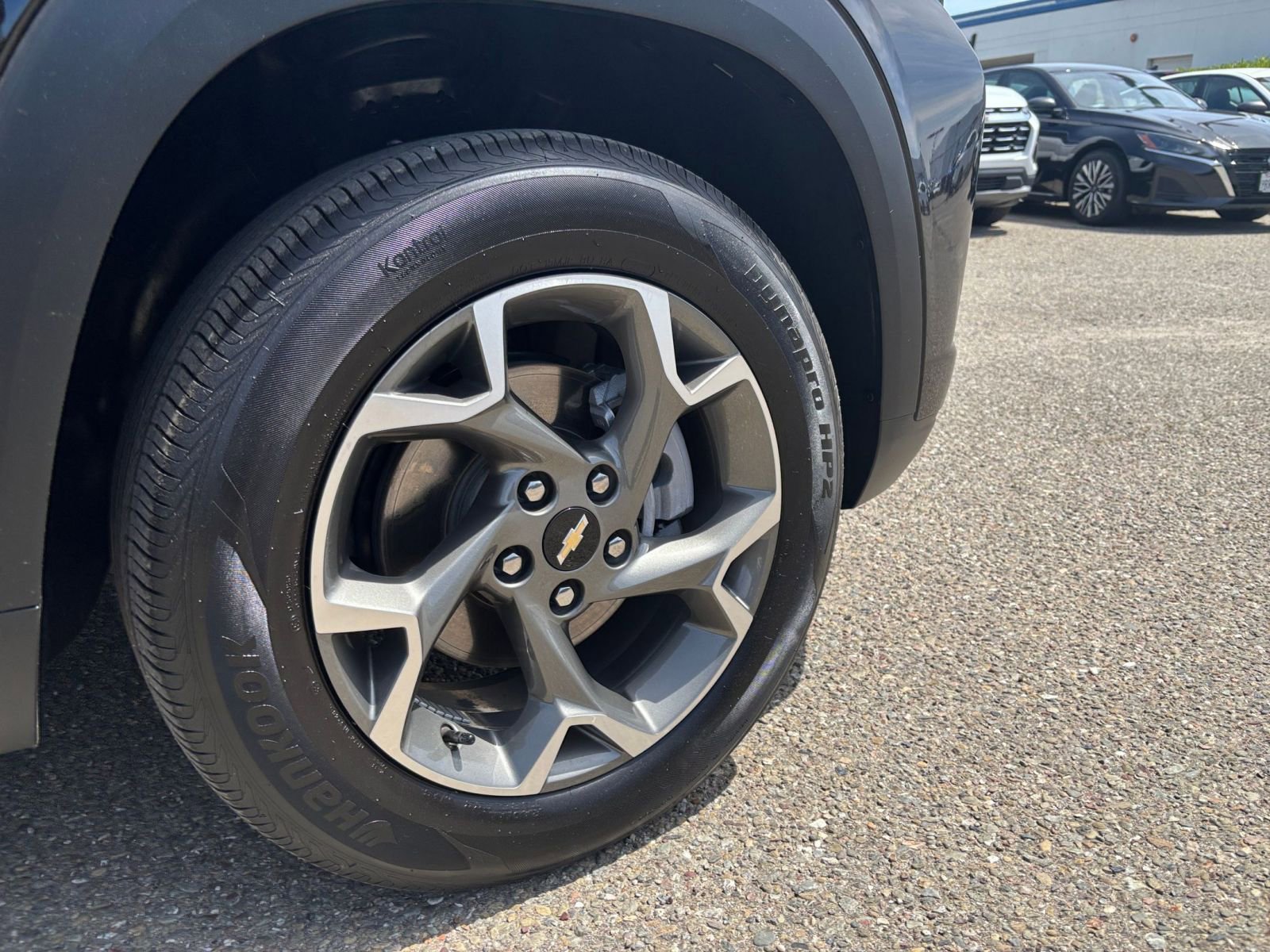 Used 2025 Chevrolet Trax LT w/ LT Convenience Package FWD image 30