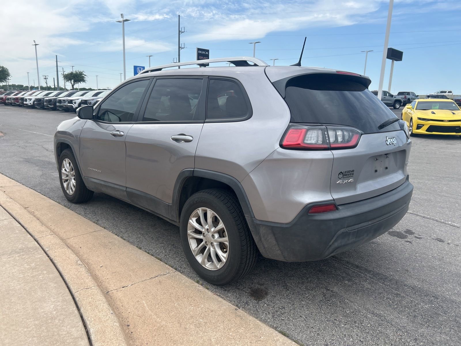 Used 2020 Jeep Cherokee Latitude AWD/4WD image 7