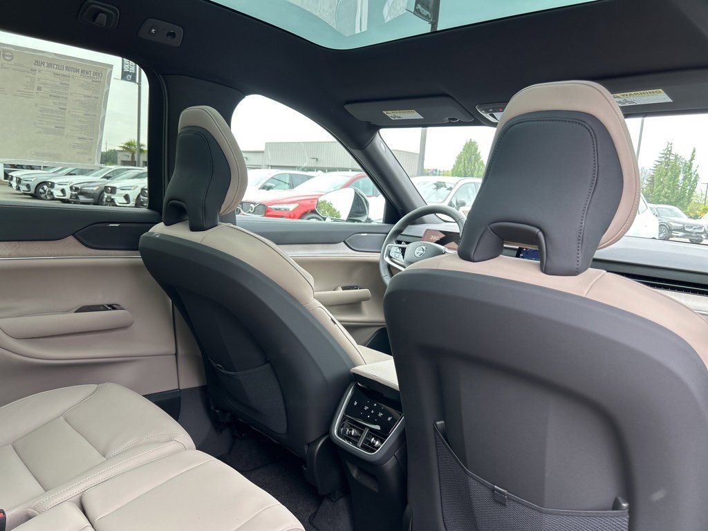 New 2025 Volvo EX90 Plus image 8