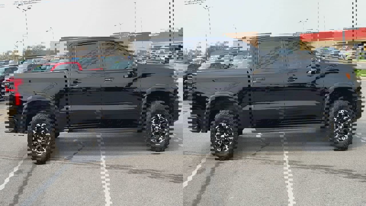 Used 2024 Chevrolet Silverado 1500 ZR2 w/ Technology Package image 8