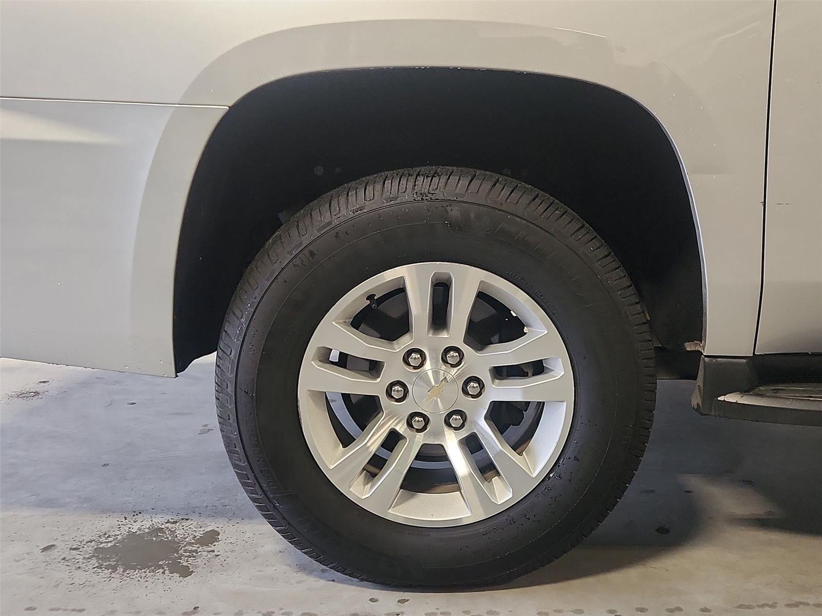 Used 2018 Chevrolet Suburban LT AWD/4WD image 32