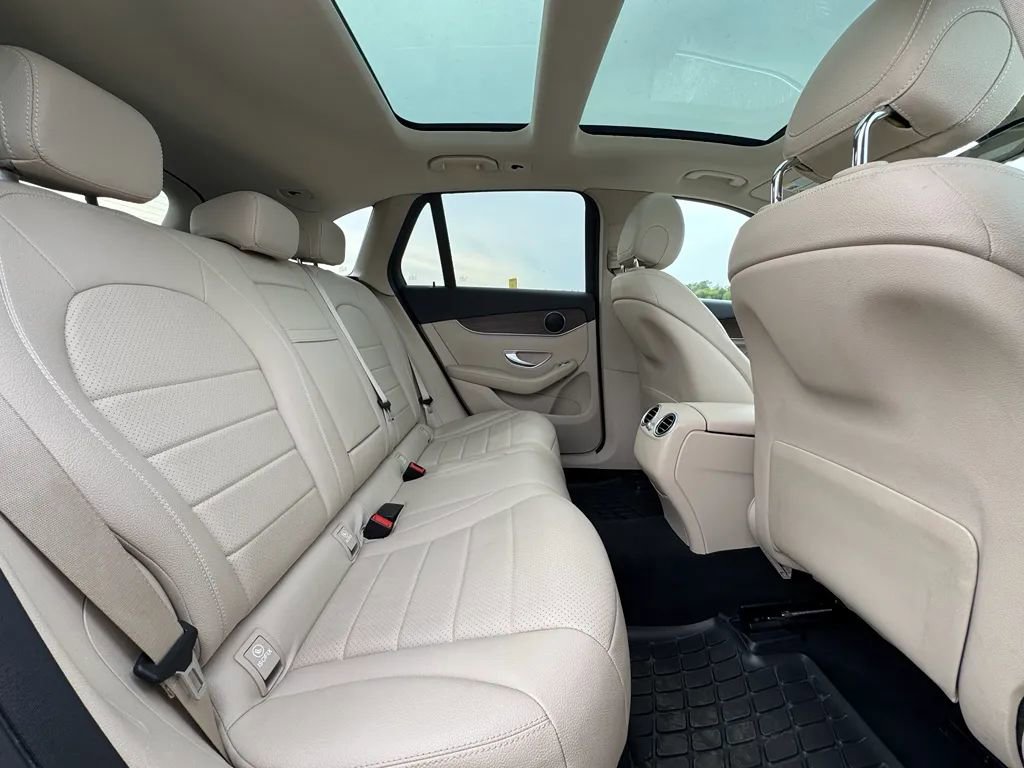 Used 2021 Mercedes-Benz GLC 300 4MATIC image 20