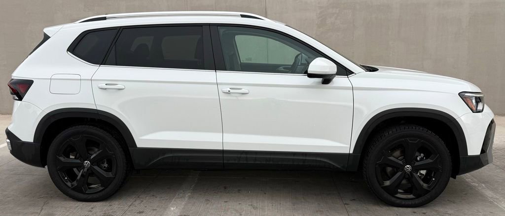 Certified 2025 Volkswagen Taos SEL AWD/4WD image 3