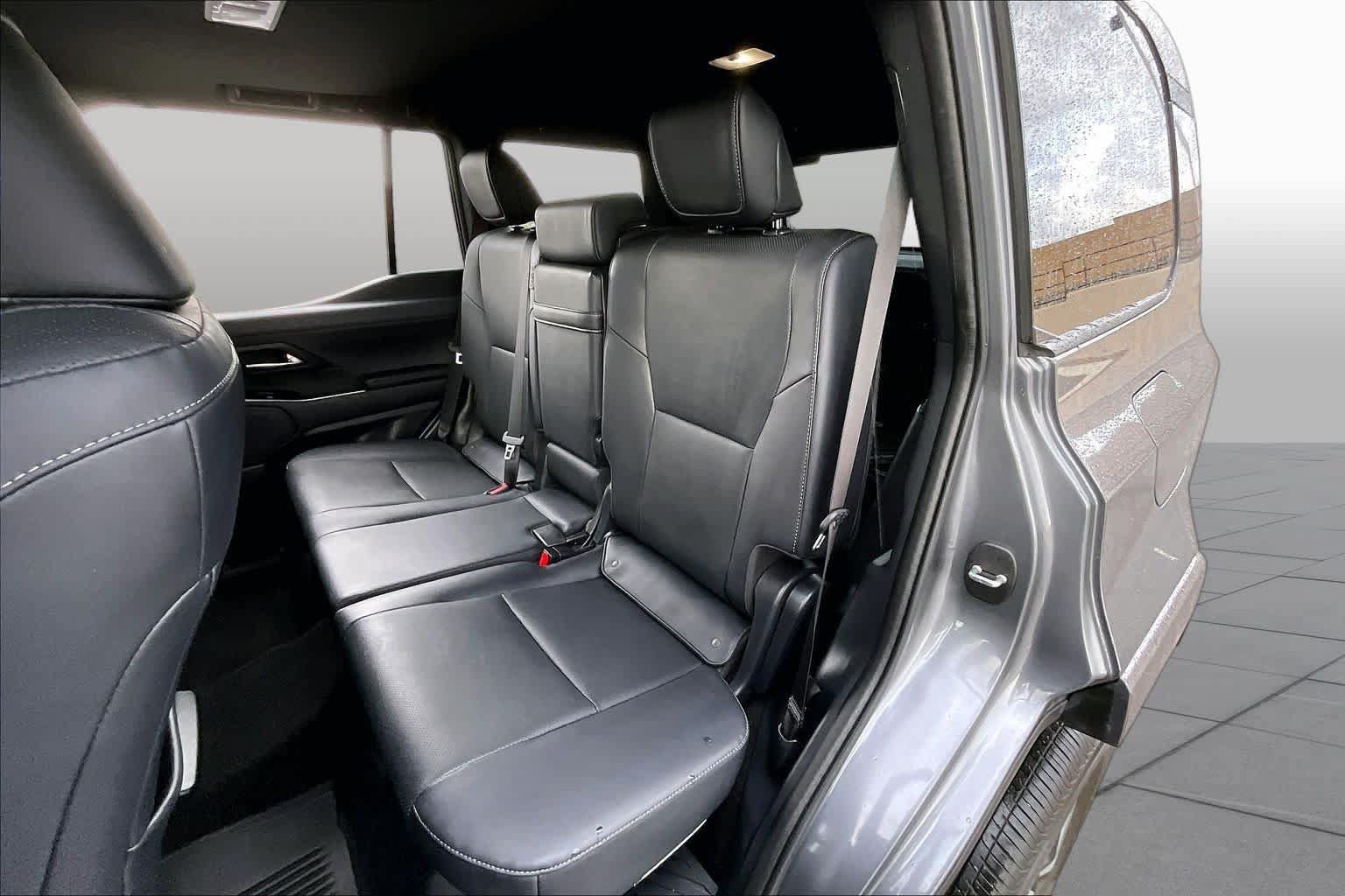 Used 2025 Lexus GX 550 w/ Accessory Package (2T) AWD/4WD image 20