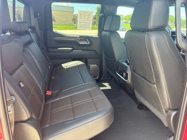 Used 2025 Chevrolet Silverado 1500 High Country AWD/4WD image 35