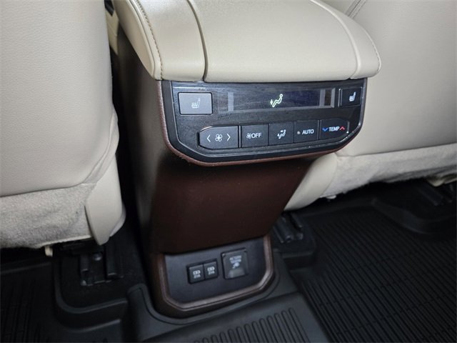 Used 2020 Toyota Highlander Limited Platinum image 19