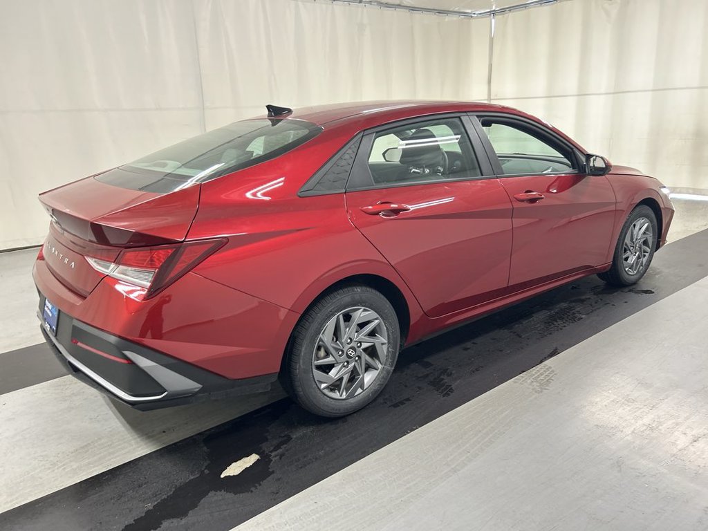 Used 2024 Hyundai Elantra SEL FWD image 2