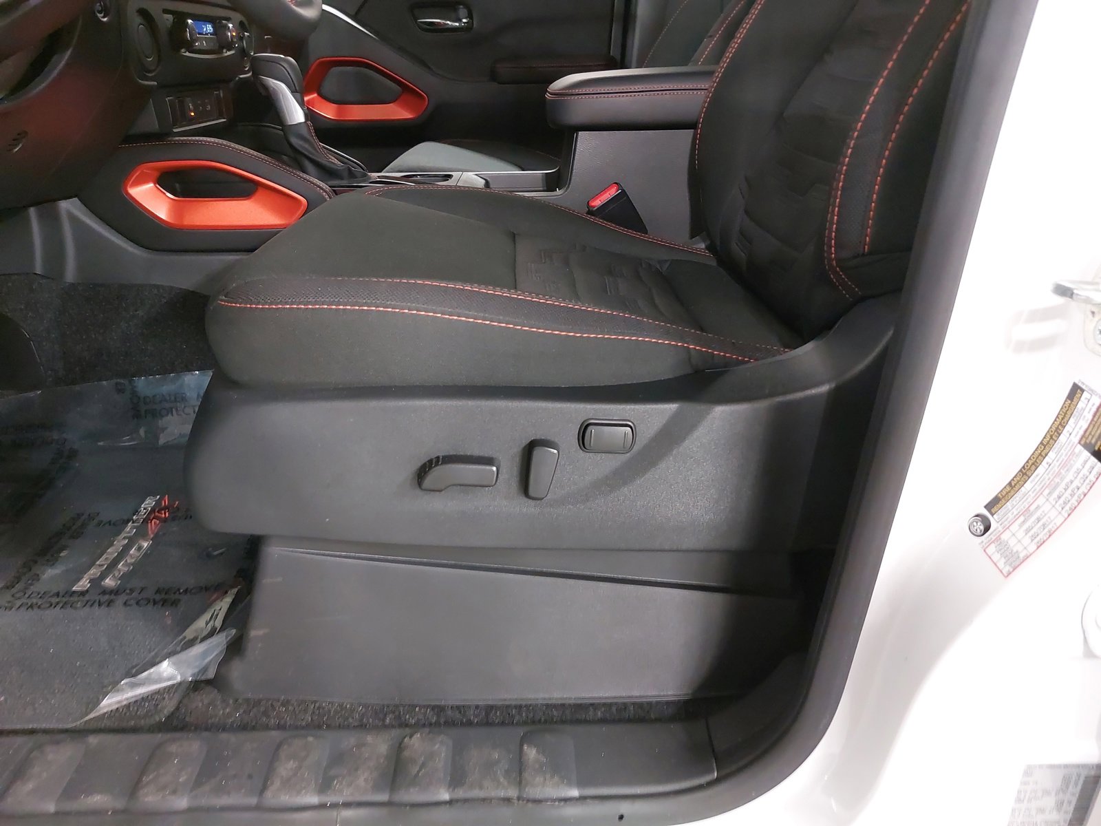 Used 2025 Nissan Frontier Pro-X image 31