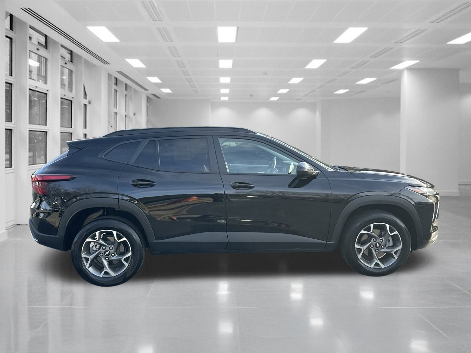 Certified 2025 Chevrolet Trax LT FWD image 4