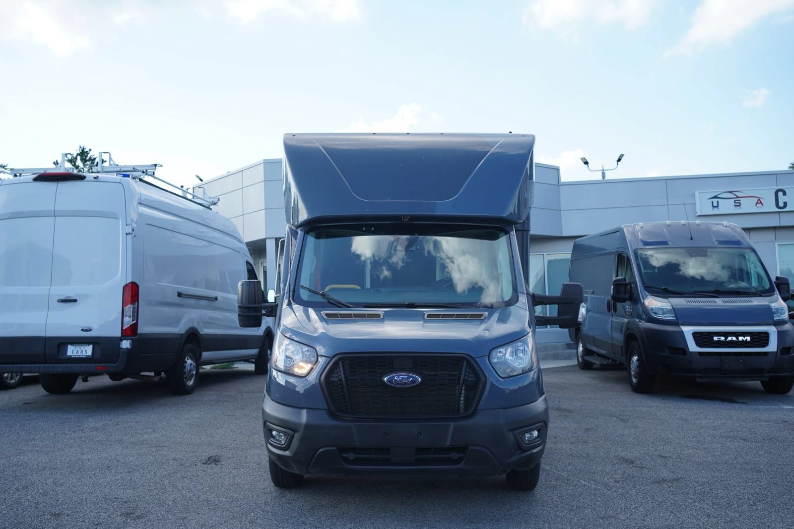 Used 2022 Ford Transit 350 DRW RWD image 4