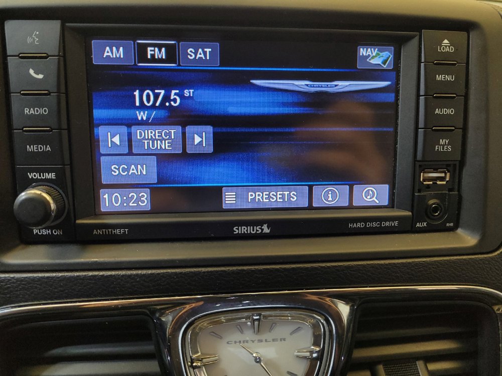 Used 2014 Chrysler Town & Country Limited w/ Luxury Group FWD image 25
