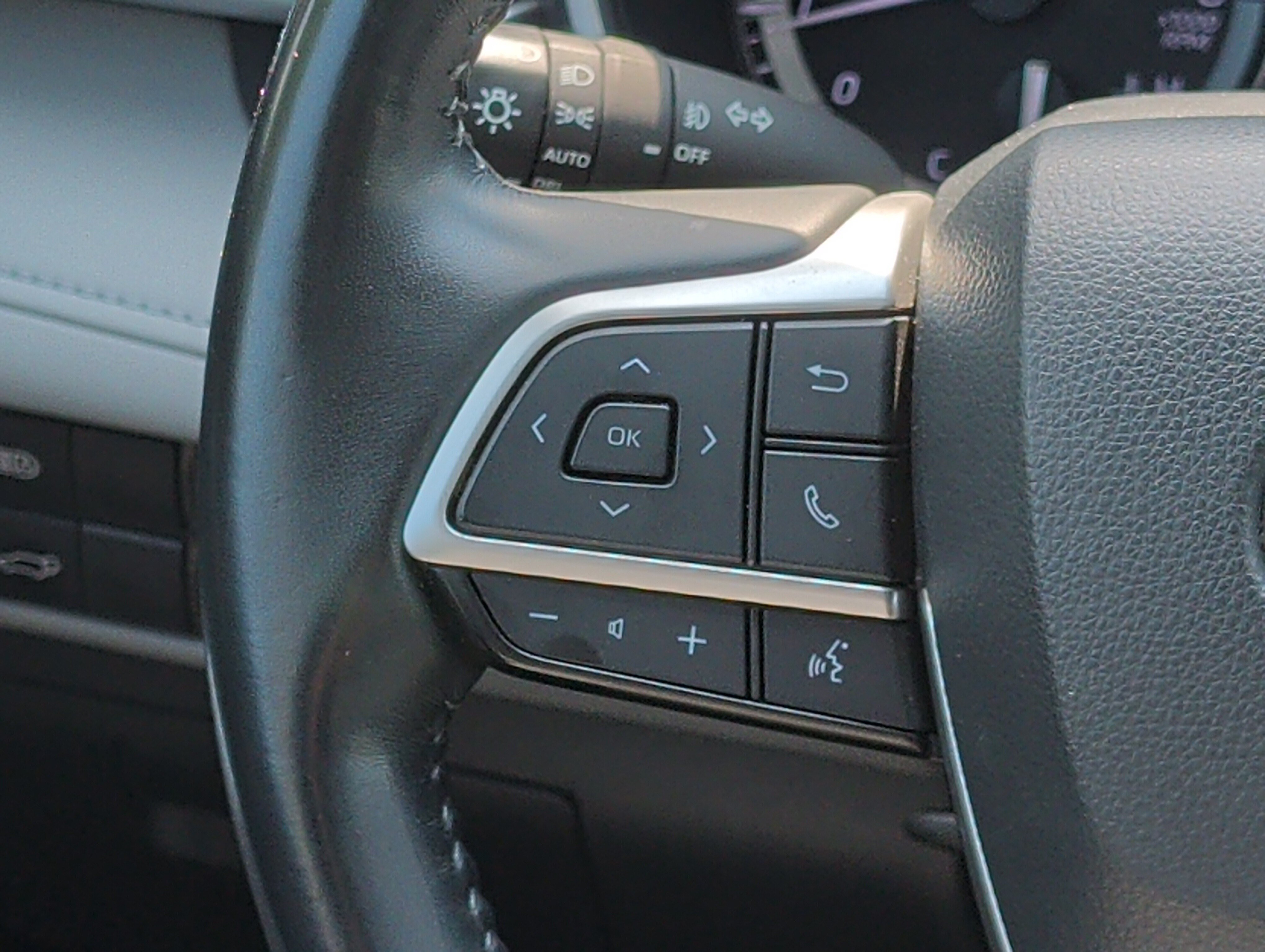 Used 2022 Toyota Highlander XLE AWD/4WD image 28