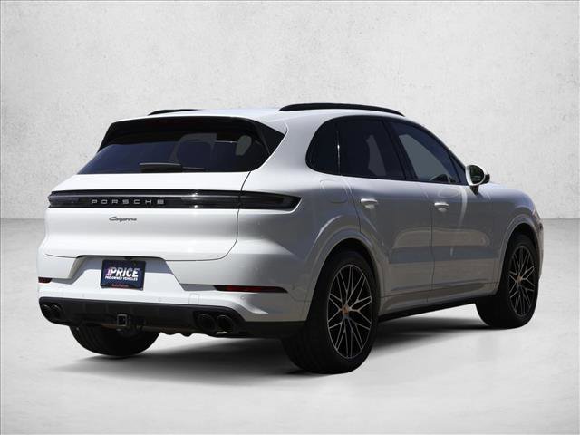 Used 2024 Porsche Cayenne AWD/4WD image 5