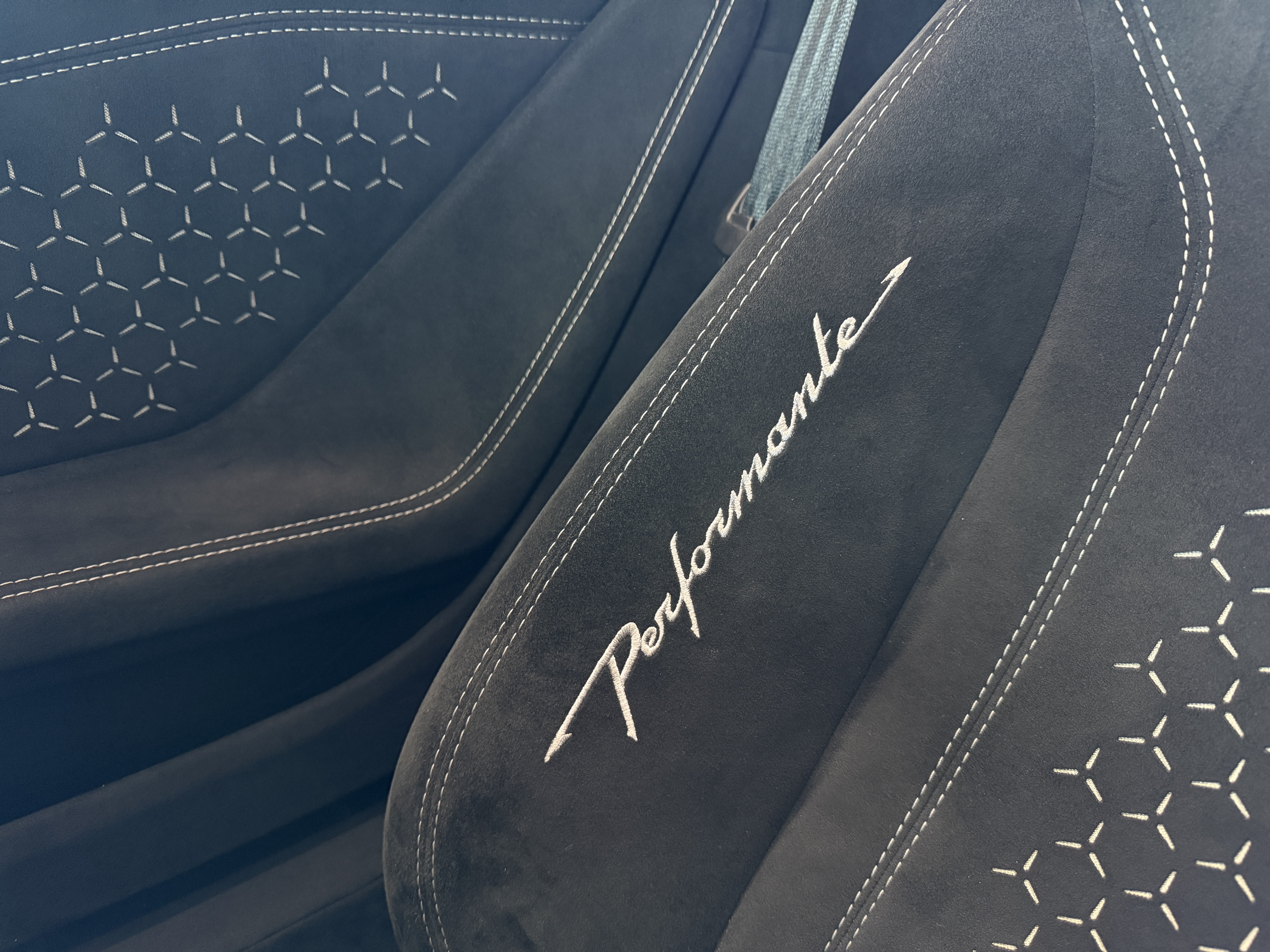 Used 2019 Lamborghini Huracan Performante AWD/4WD image 25