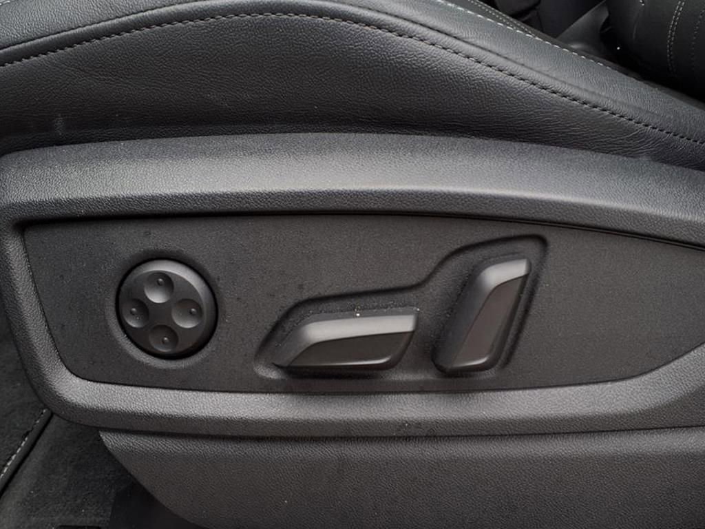 Used 2025 Audi Q5 2.0T Premium Plus w/ Premium Plus Package image 9