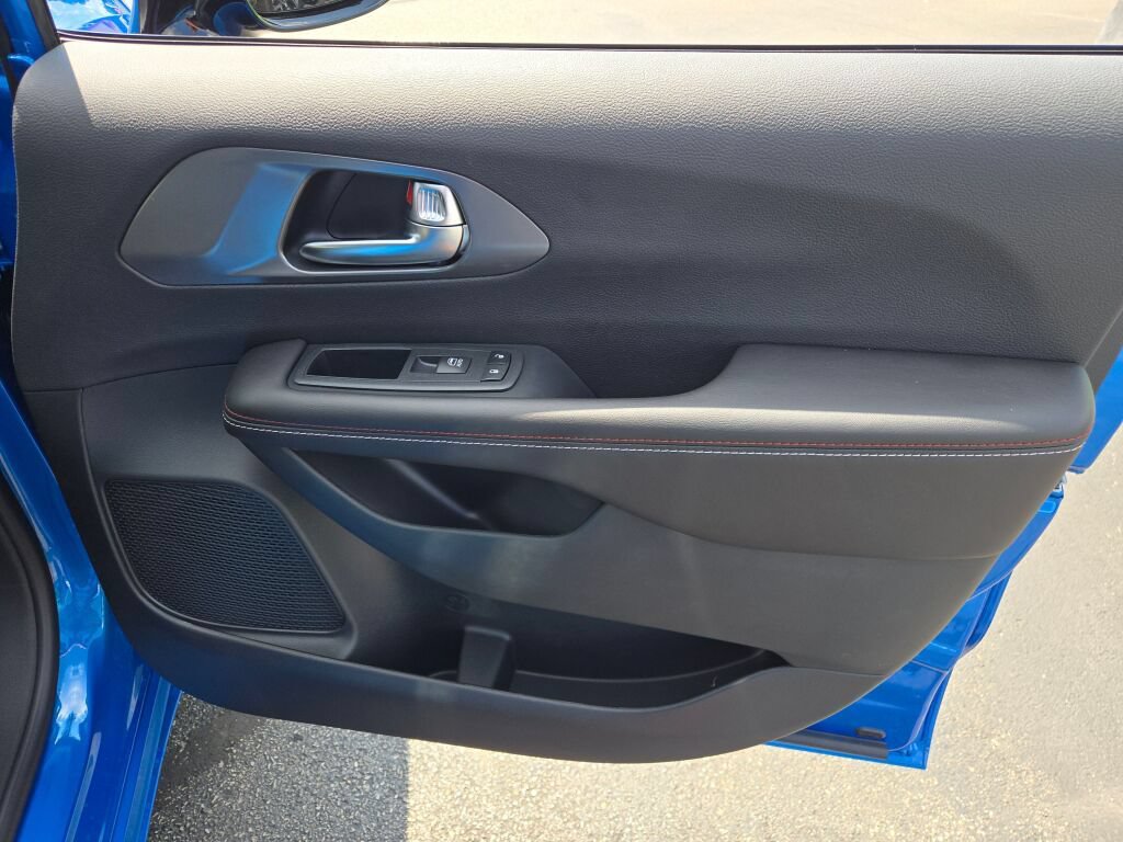 New 2027 Chrysler Pacifica Select AWD/4WD image 8