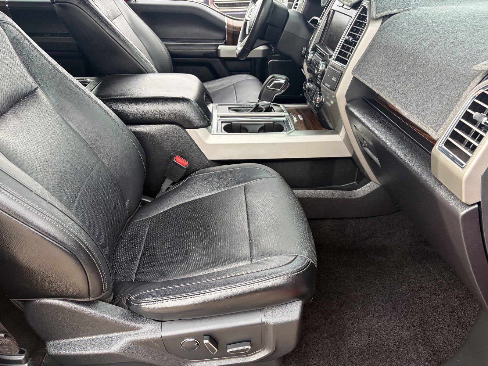 Used 2015 Ford F150 Lariat w/ Equipment Group 501A Mid AWD/4WD image 12