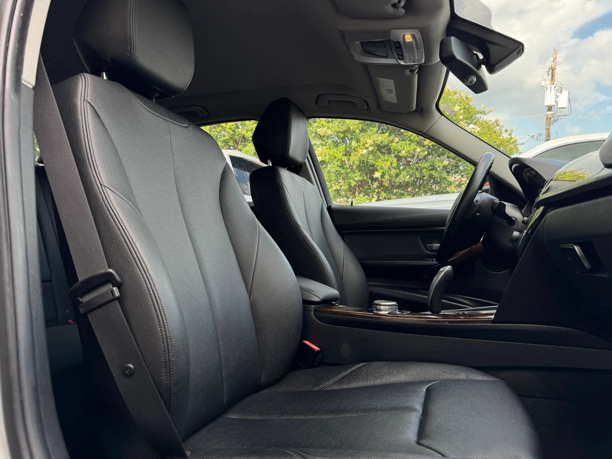 Used 2016 BMW 320i Sedan RWD image 21