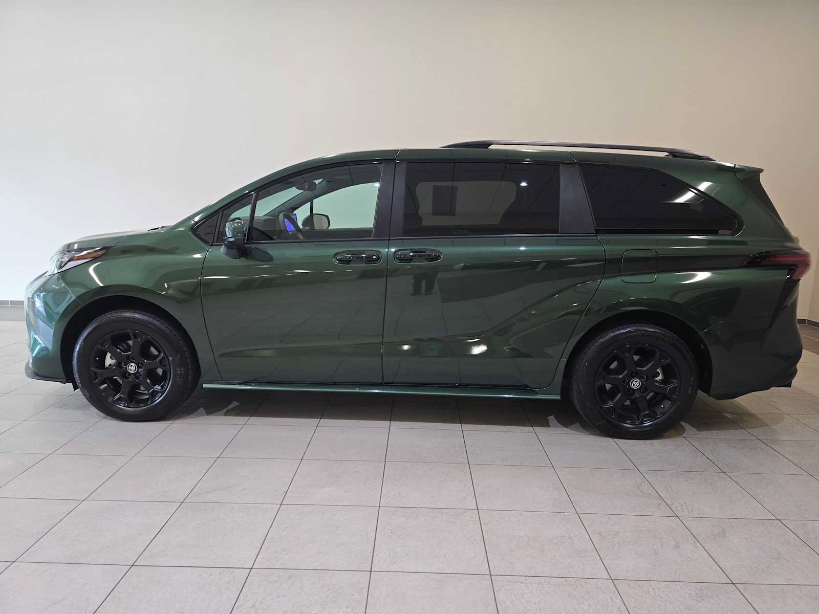 Certified 2026 Toyota Sienna XLE Woodland Edition AWD/4WD image 3