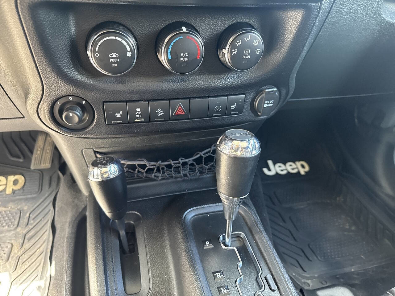 Used 2015 Jeep Wrangler Unlimited Sahara w/ Dual Top Group AWD/4WD image 10