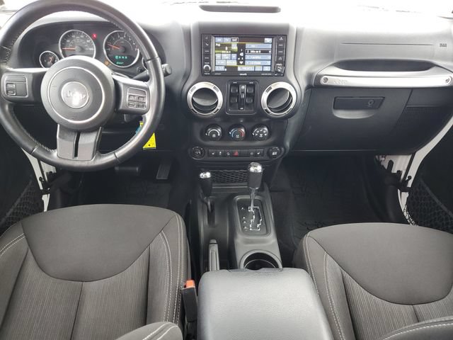 Used 2017 Jeep Wrangler Unlimited Rubicon w/ Cold Weather Group AWD/4WD image 22