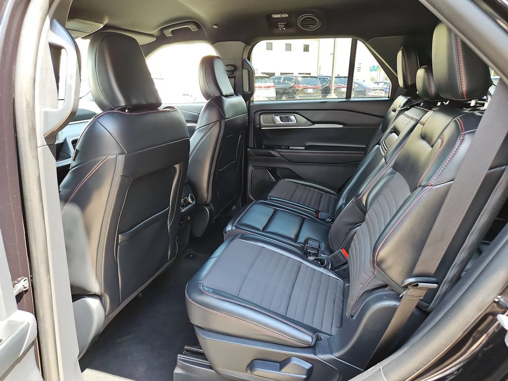 Used 2025 Ford Explorer ST-Line w/ ST-Line Street Pack AWD/4WD image 28