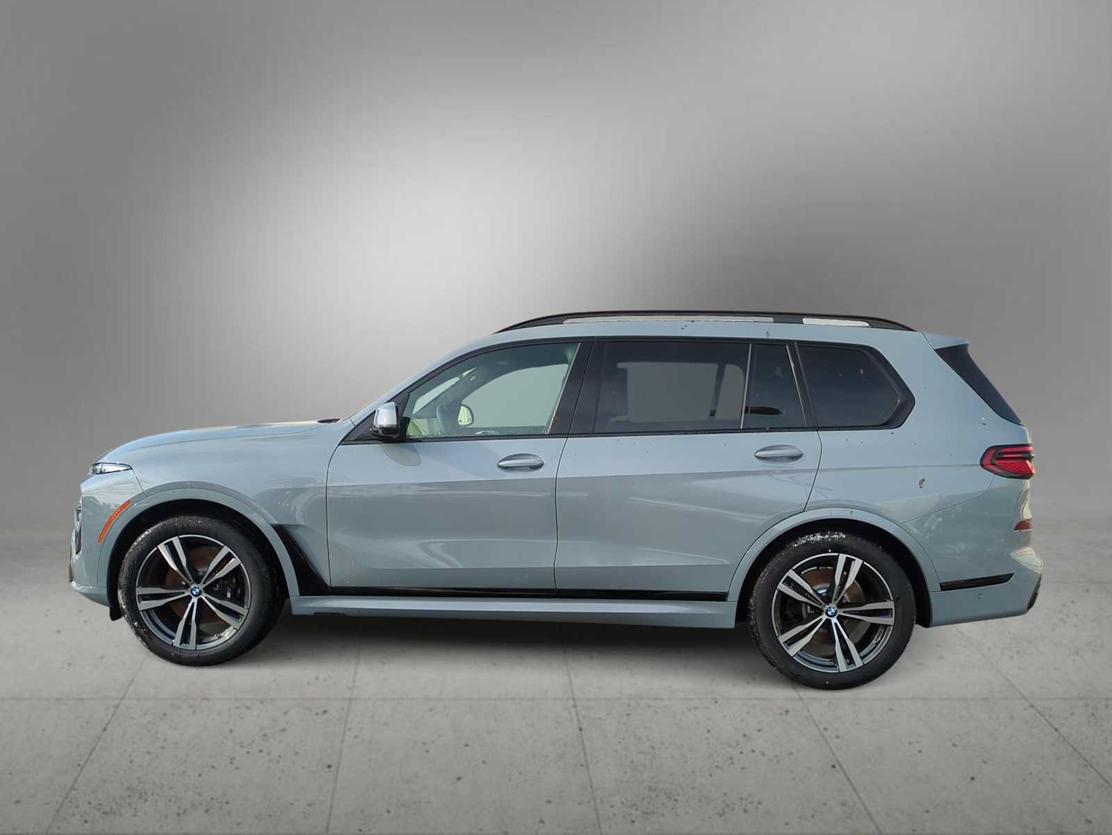 Used 2026 BMW X7 xDrive40i w/ M Sport Package AWD/4WD image 5