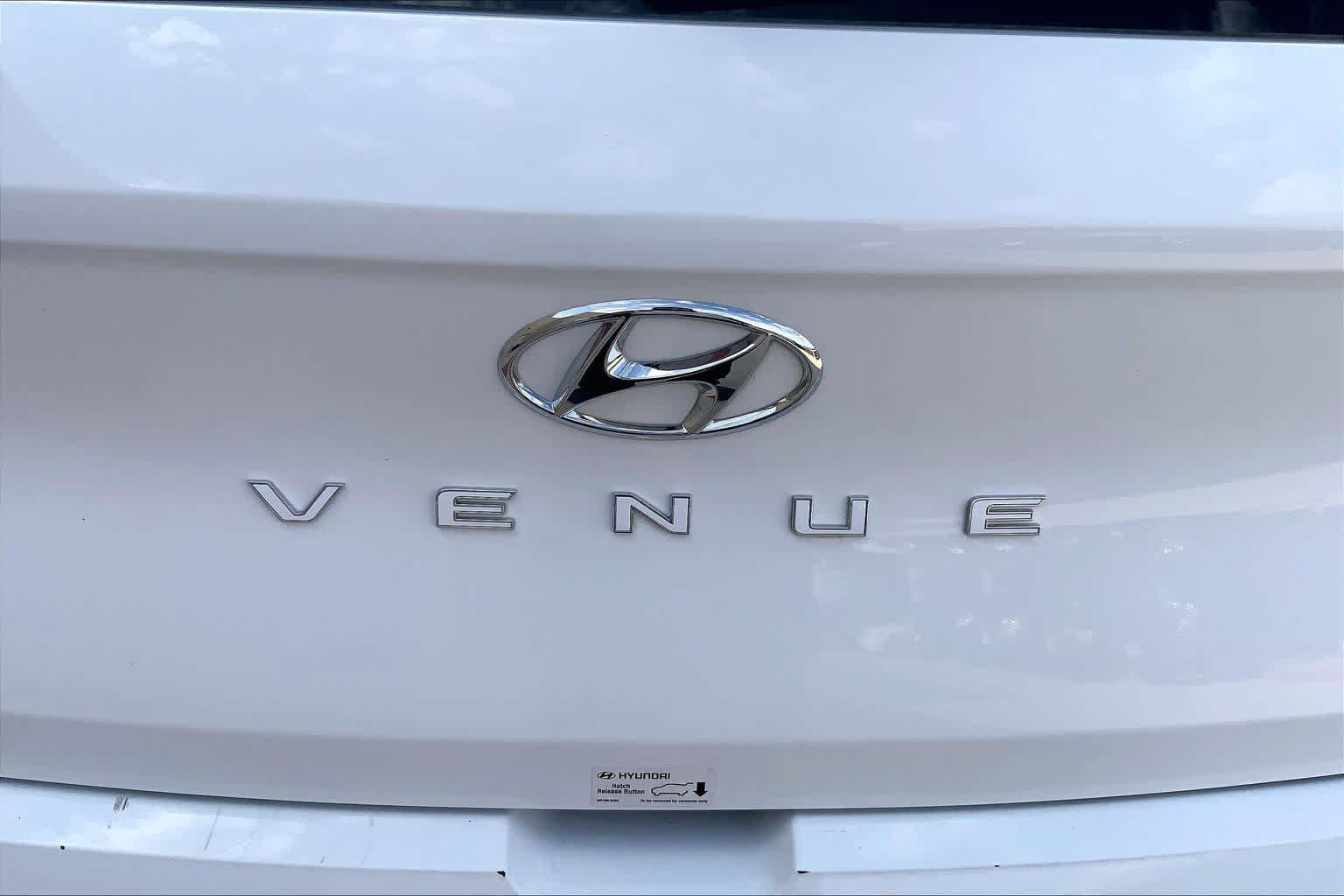 Certified 2025 Hyundai Venue SEL FWD image 32