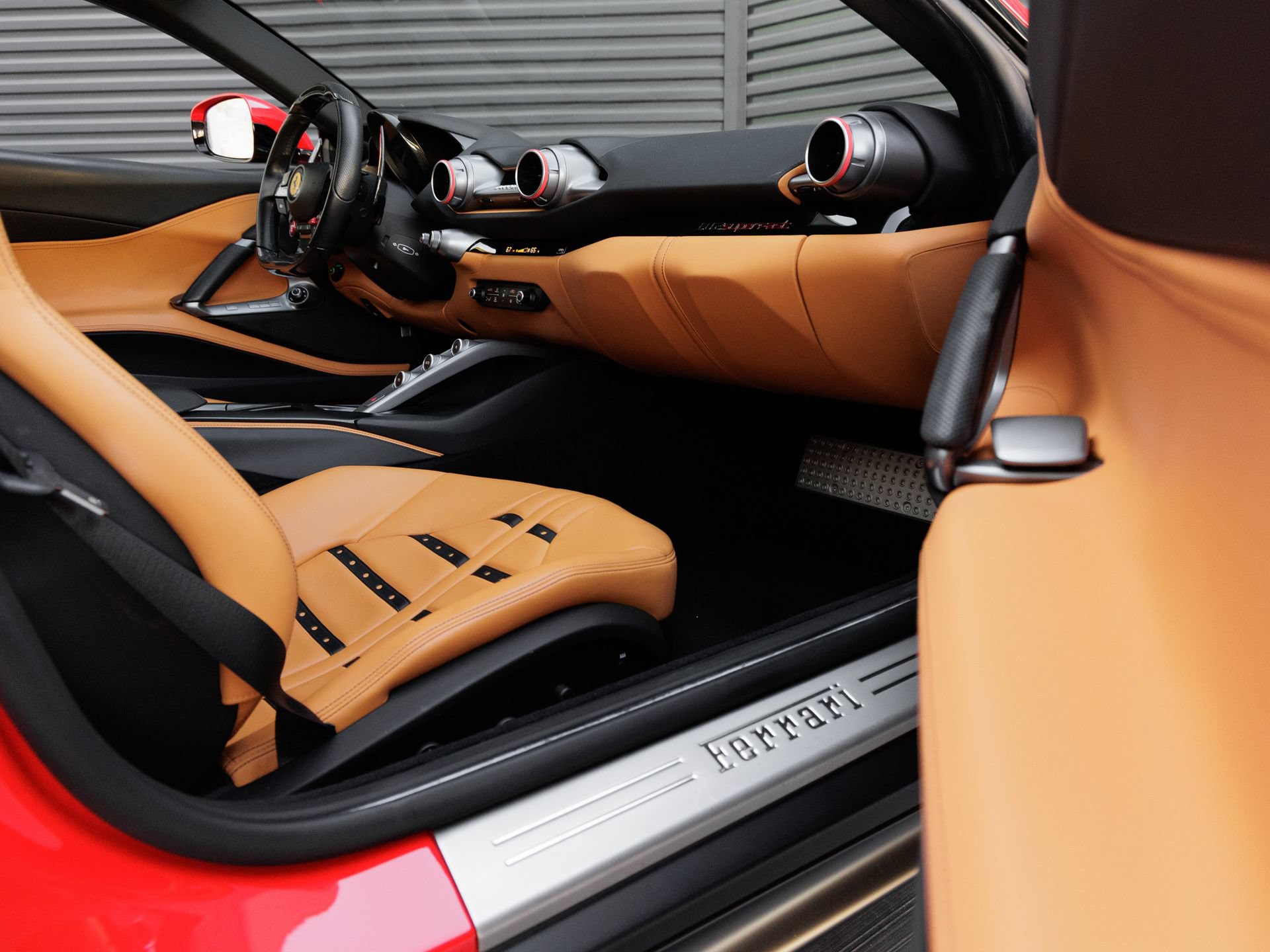 Used 2019 Ferrari 812 Superfast RWD image 40