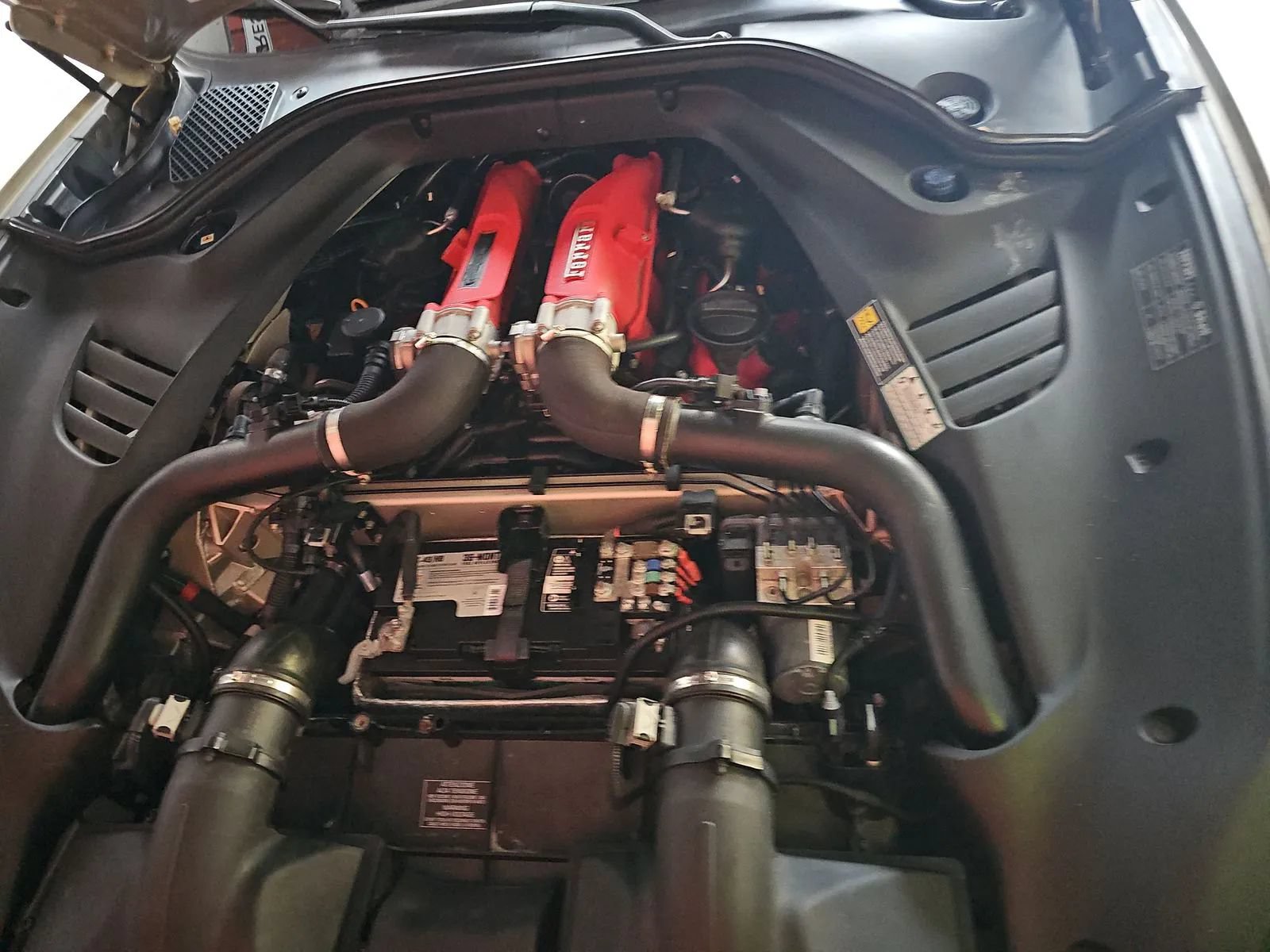 Used 2018 Ferrari California T RWD image 20